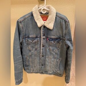 Levi's Men's Type III Sherpa Trucker Jacket in Mustard Medium Wash